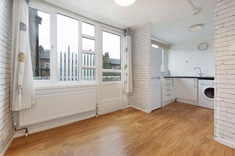2 bedroom flat for sale, Heather Walk, London W10