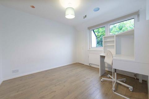 2 bedroom flat for sale, Heather Walk, London W10