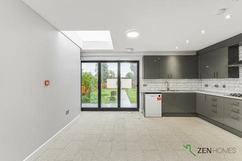 5 bedroom end of terrace house for sale, Ilford IG2
