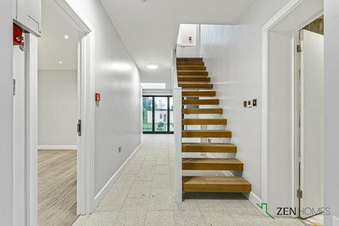 5 bedroom end of terrace house for sale, Ilford IG2
