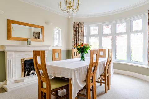 4 bedroom detached house for sale, Leeds LS17