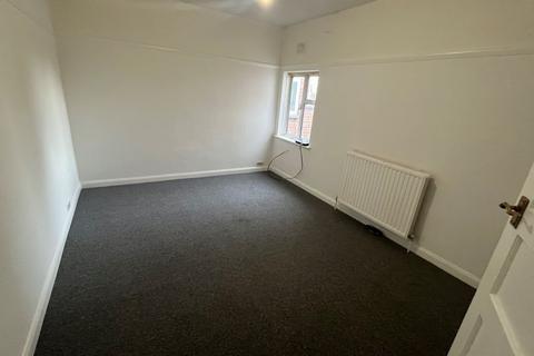 2 bedroom flat for sale, High Road, Romford RM6