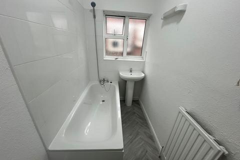 2 bedroom flat for sale, High Road, Romford RM6