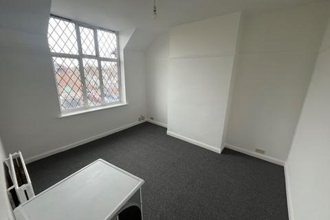2 bedroom flat for sale, High Road, Romford RM6