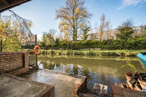 3 bedroom terraced house for sale, Elgar Road, Berkshire RG2