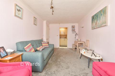 1 bedroom flat for sale, Middle Row, Faversham, Kent