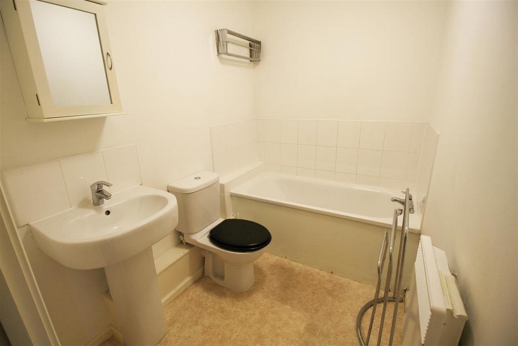 Main bathroom.jpg