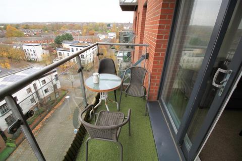 2 bedroom apartment to rent, Broughton Lane, Salford M7
