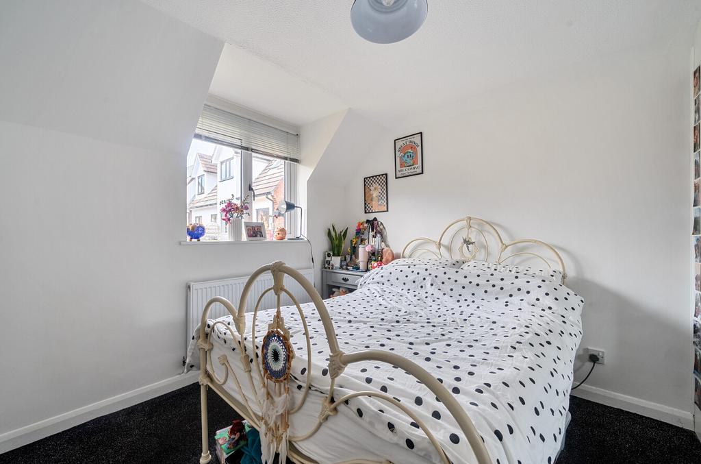 1374717-20-690b48...