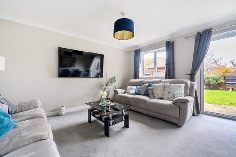 undefined, Grange Close, Surrey GU7