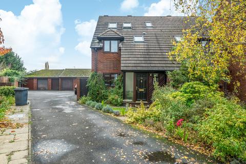 undefined, Grange Close, Surrey GU7