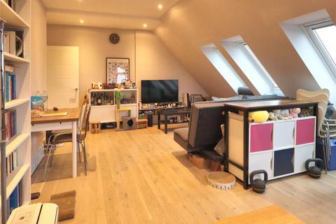 1 bedroom flat for sale, Albert Drive, Surrey GU21