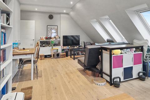 1 bedroom flat for sale, Albert Drive, Surrey GU21