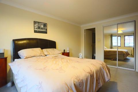 3 bedroom flat to rent, Orchard Brae Avenue, Comely Bank, Edinburgh, EH4