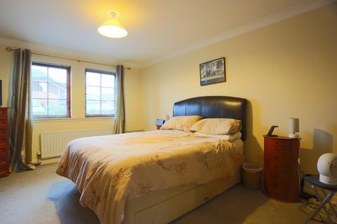 3 bedroom flat to rent, Orchard Brae Avenue, Comely Bank, Edinburgh, EH4