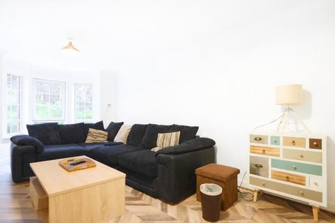 3 bedroom flat to rent, Orchard Brae Avenue, Comely Bank, Edinburgh, EH4