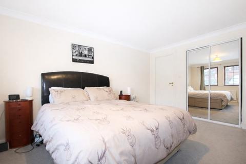 3 bedroom flat to rent, Orchard Brae Avenue, Comely Bank, Edinburgh, EH4