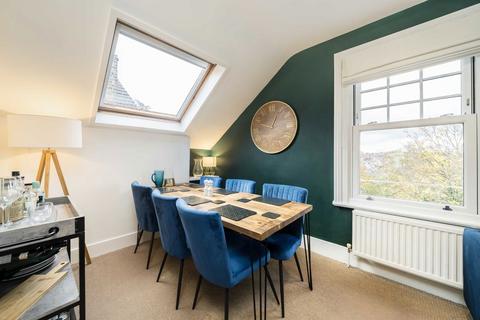 2 bedroom flat for sale, Knollys Road, London SW16
