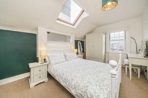 2 bedroom flat for sale, Knollys Road, London SW16