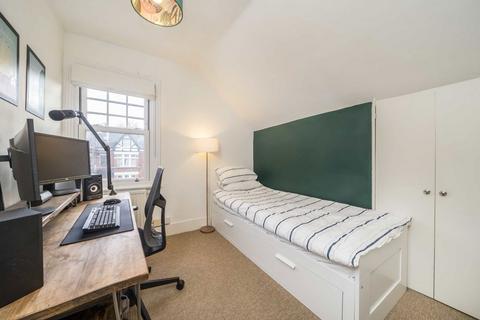 2 bedroom flat for sale, Knollys Road, London SW16