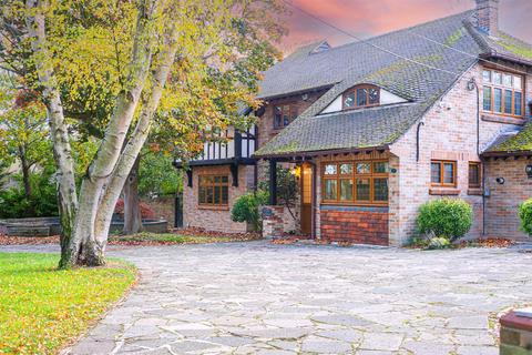 5 bedroom detached house for sale, Highams Road, Hockley SS5