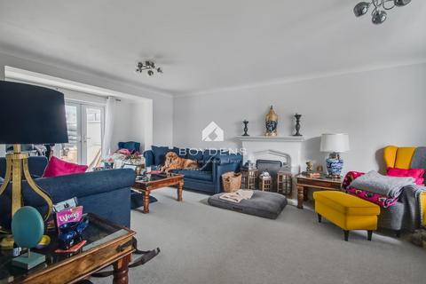 undefined, Roslings Close, Chelmsford CM1
