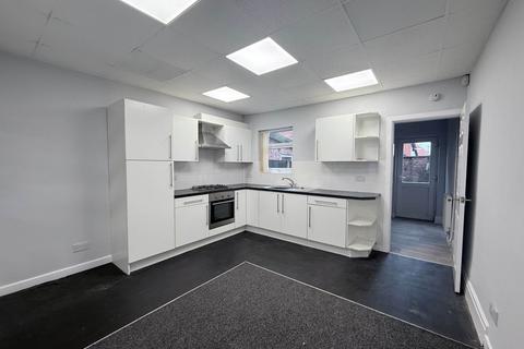 2 bedroom end of terrace house to rent, Domett Street, Higher Blackley