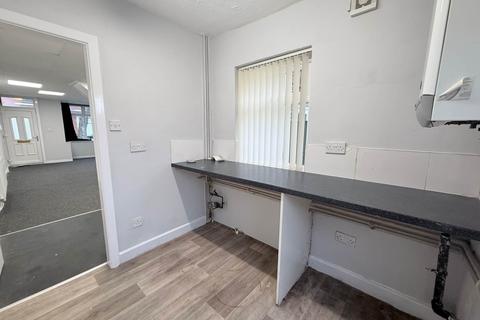 2 bedroom end of terrace house to rent, Domett Street, Higher Blackley