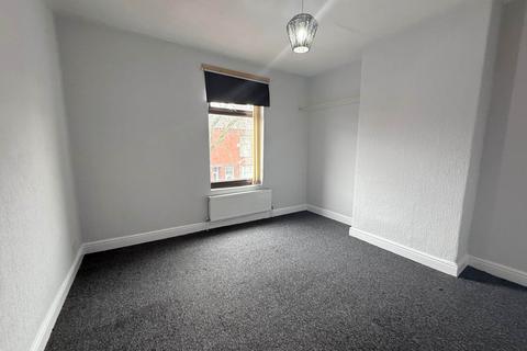 2 bedroom end of terrace house to rent, Domett Street, Higher Blackley