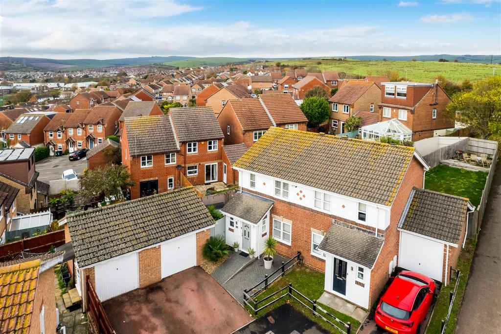 9 Blackthorn Close 2.jpg
