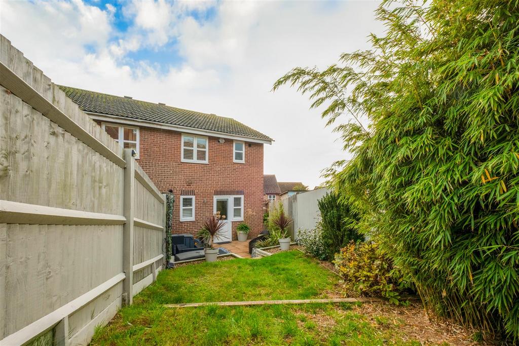 9 Blackthorn Close 23.jpg