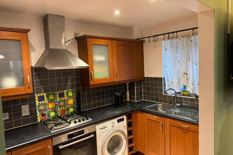 Kingsbridge Drive,  London,  NW7