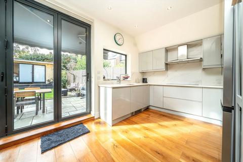 3 bedroom flat for sale, Rosebery Road, London N10