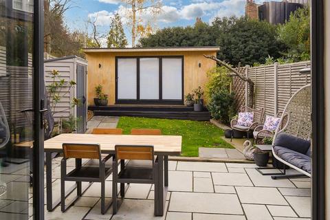 3 bedroom flat for sale, Rosebery Road, London N10