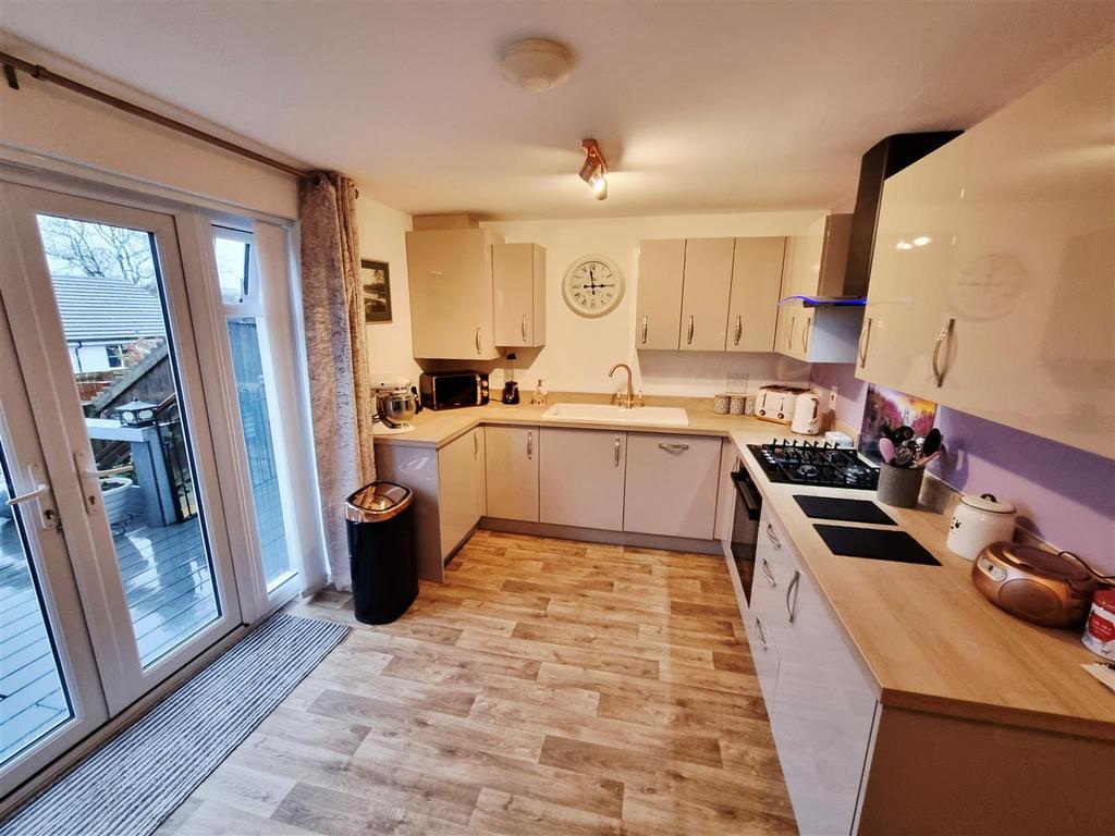 Kitchen area.jpg