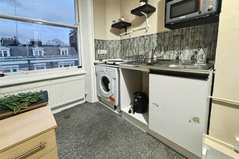 Studio to rent, Castletown Road, London, W14