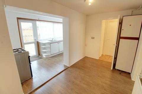 3 bedroom terraced house to rent, Rotherby Grove, Peterborough PE1