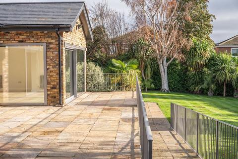 4 bedroom detached house for sale, Fitzgeorge Avenue, New Malden