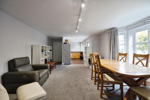 2 bedroom flat for sale, Middlewood Close, Solihull
