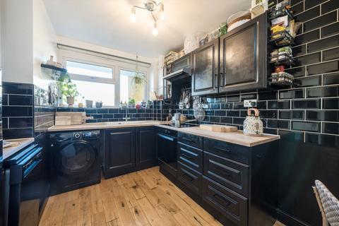 2 bedroom flat to rent, Lime Grove, London W12