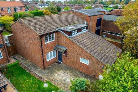 3 bedroom semi-detached house for sale, Ryder Close, Bovingdon, Hemel Hempstead