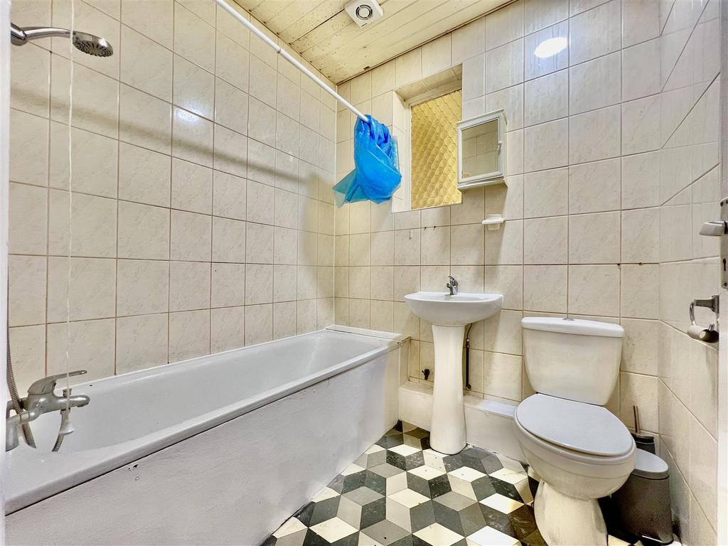 Family Bathroom/ WC
