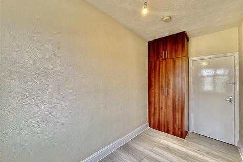 2 bedroom apartment to rent, Parkfield Parade, Feltham TW13