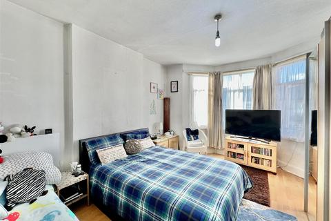 undefined, Alexandra Road, Hounslow TW3
