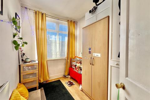 undefined, Alexandra Road, Hounslow TW3
