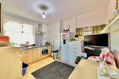 undefined, Alexandra Road, Hounslow TW3