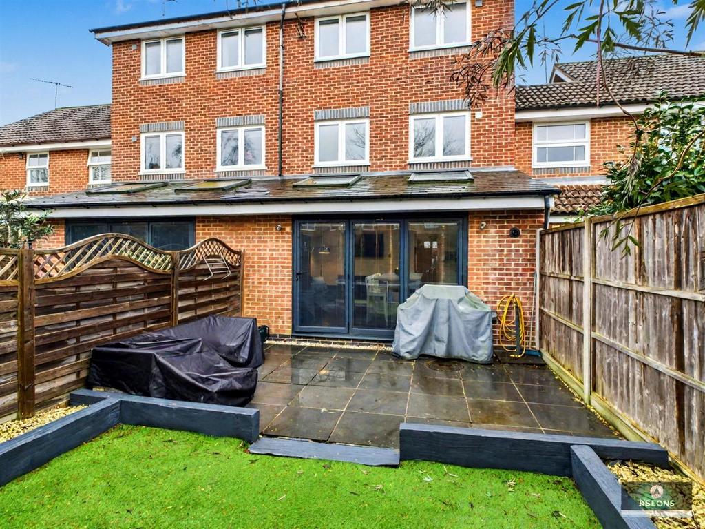 CAM04622 G0-PR0106-STILL013.jpg