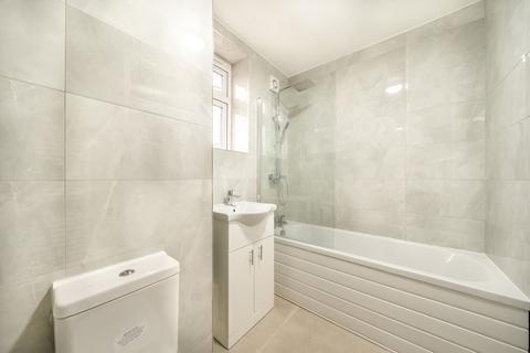 2 bedroom flat to rent, Kersfield Road, London SW15