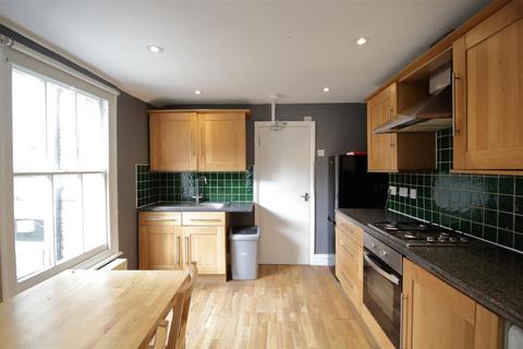 3 bedroom flat to rent, Tradescant Road, London SW8