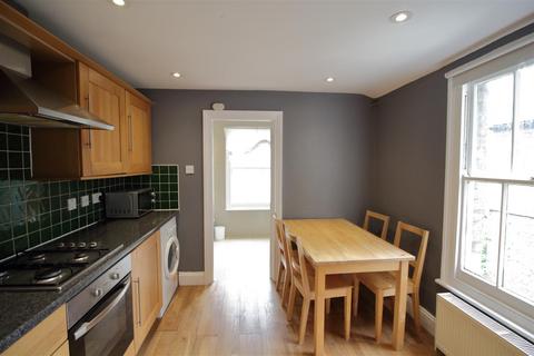 3 bedroom flat to rent, Tradescant Road, London SW8